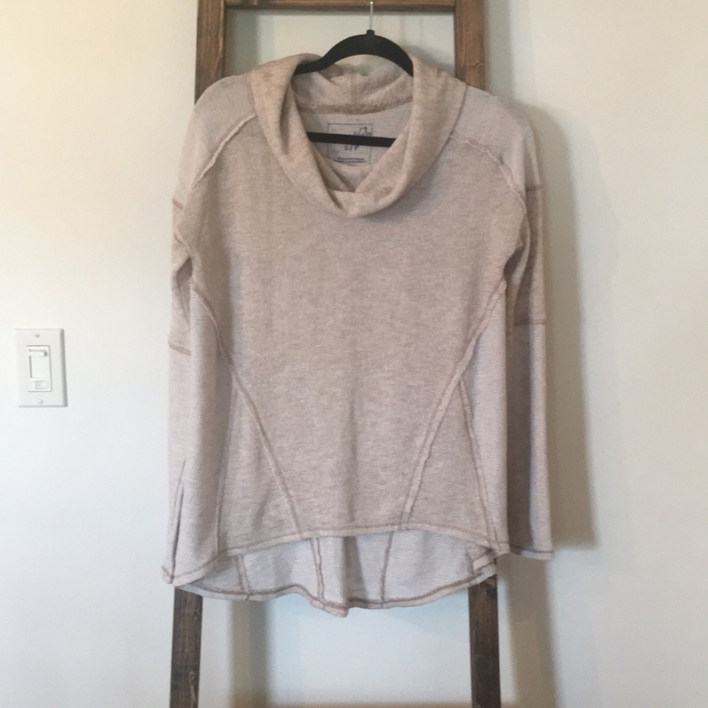 We the Free sweater NWOT size small